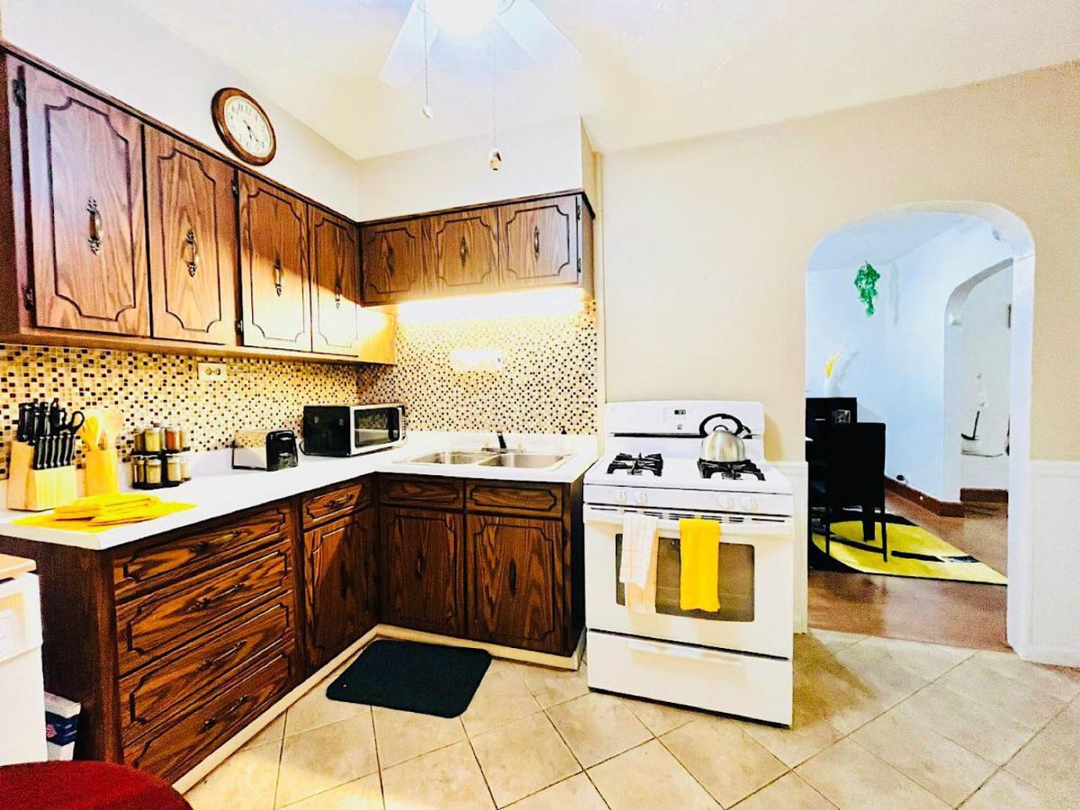 The Amber Retreat - Brooklyn Centre Comfort - Charming Space For Families, Couples & Business Travelers Near Downtown - With 300Mb Wifi, Parking & Self Check-In Cleveland Eksteriør billede