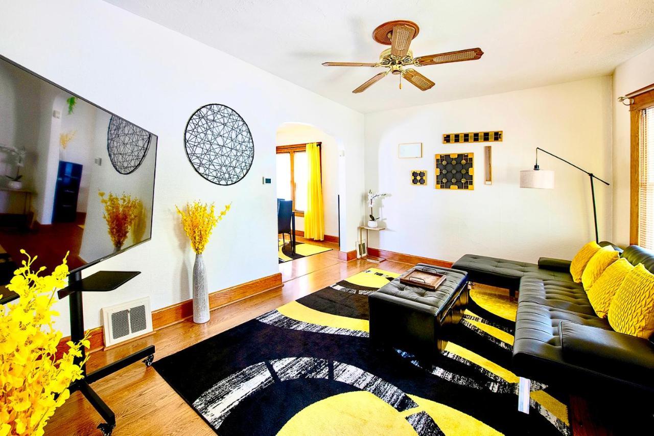 The Amber Retreat - Brooklyn Centre Comfort - Charming Space For Families, Couples & Business Travelers Near Downtown - With 300Mb Wifi, Parking & Self Check-In Cleveland Eksteriør billede
