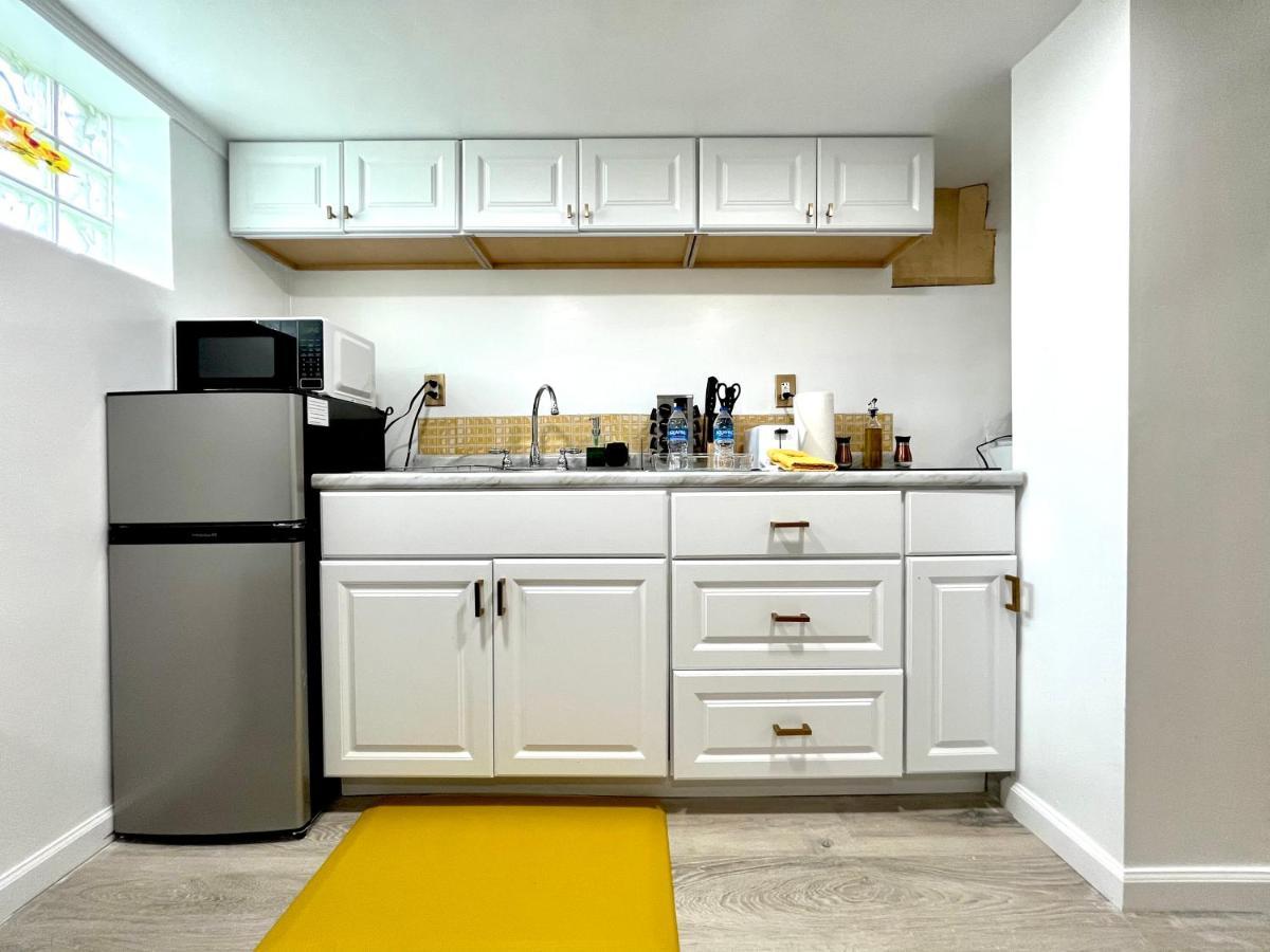 The Amber Retreat - Brooklyn Centre Comfort - Charming Space For Families, Couples & Business Travelers Near Downtown - With 300Mb Wifi, Parking & Self Check-In Cleveland Eksteriør billede